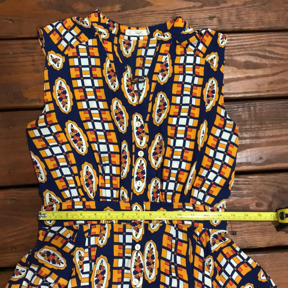 Bold pattern sleeveless shirt with loose peplum - Picture 4 of 6